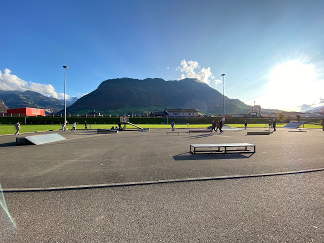 Rezensionen über Sportplatz Eichli in Schwyz - Schule