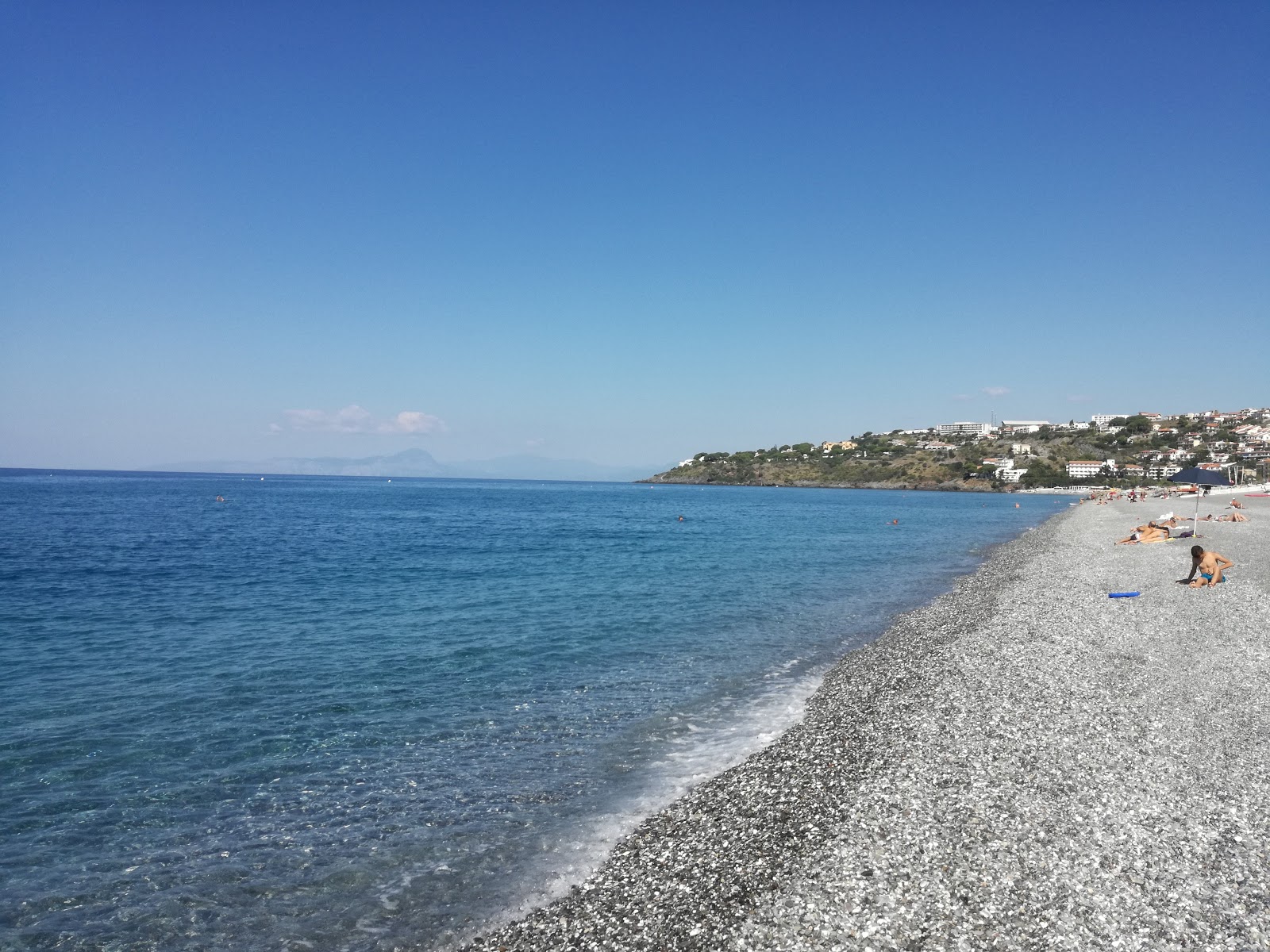 Foto de Playa de Scalea con arena gris superficie