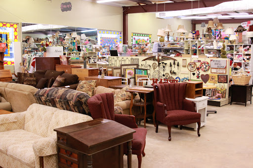 Used Clothing Store «T.E.A.M. Resale Shop», reviews and photos, 300 W Main St, Tomball, TX 77375, USA