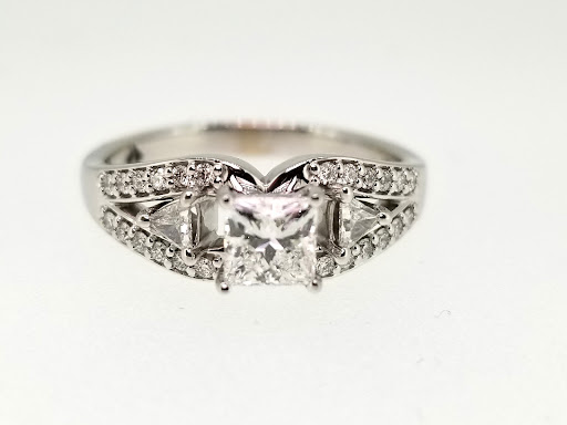 Jewelry Store «Dale Robertson Jewelry Co., LLC», reviews and photos, 784 Loveland-Miamiville Rd #300, Loveland, OH 45140, USA