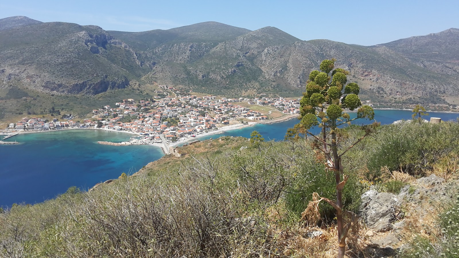 Photo de Monemvasia beach avec un rivage spacieux