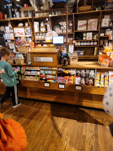 American Restaurant «Cracker Barrel Old Country Store», reviews and photos, 716 N Campbell Station Rd, Farragut, TN 37934, USA