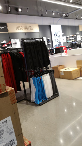 Shoe Store «Finish Line», reviews and photos, 620 Chicago Ridge Mall, Oak Lawn, IL 60453, USA