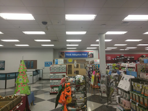 Pet Supply Store «Petco Animal Supplies», reviews and photos, 975 NW Gilman Blvd E, Issaquah, WA 98027, USA