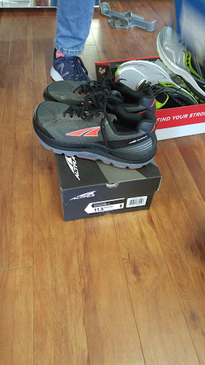 Shoe Store «The Runner Shop», reviews and photos, 3535 W Pioneer Pkwy, Pantego, TX 76013, USA