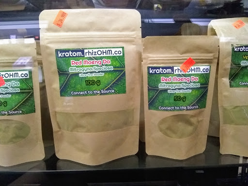 Tobacco Shop «Clock Town Smoke Shop/It Is Vapor Express», reviews and photos, 1039 High St, Auburn, CA 95603, USA