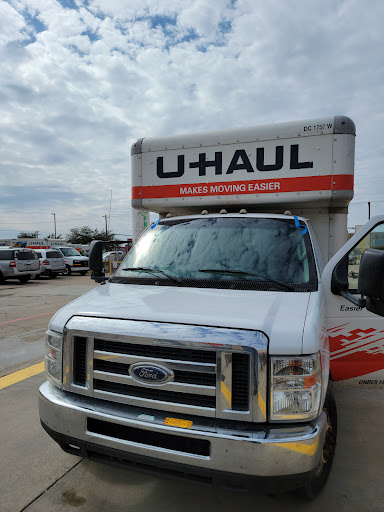 Truck Rental Agency «U-Haul Moving & Storage of Addison», reviews and photos, 2735 E Belt Line Rd, Carrollton, TX 75006, USA
