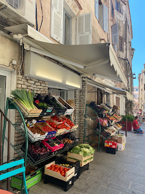 Grocery Convenience Produce Store à Bonifacio