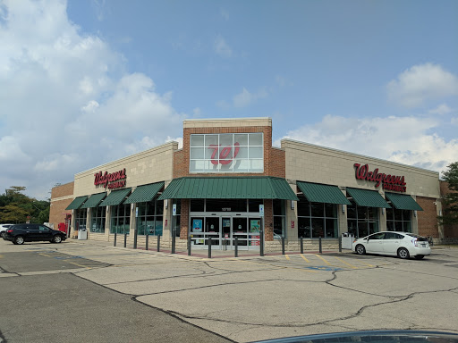Walgreens, 12700 Rockland Rd, Lake Bluff, IL 60044, USA, 