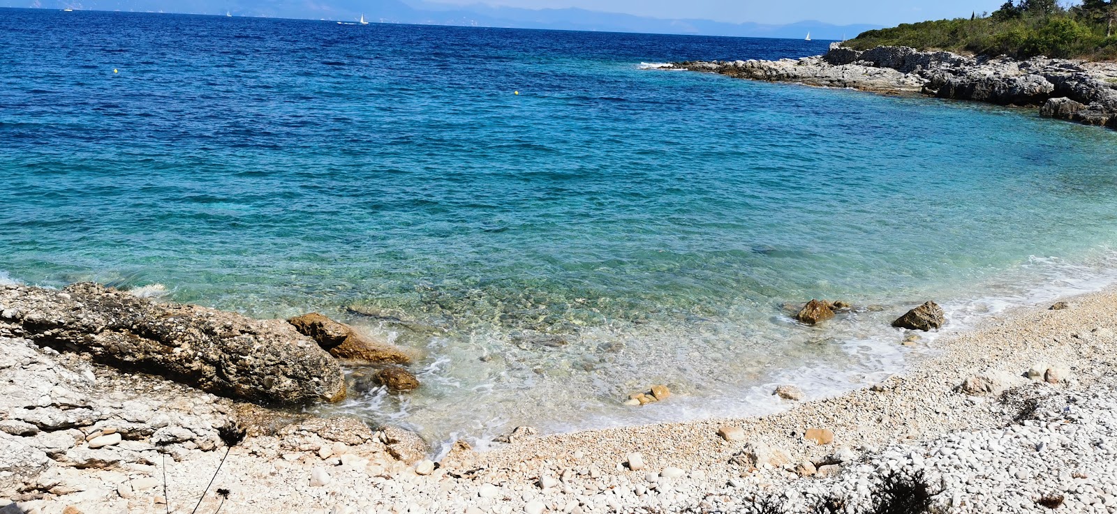 Foto von Paralia Alati mit beiger kiesel Oberfläche
