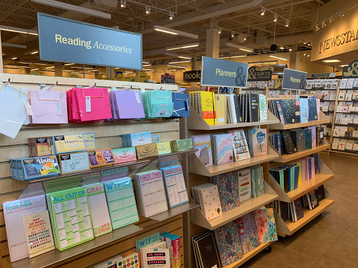 Book Store «Barnes & Noble Booksellers Fredericksburg/ Central Park», reviews and photos, 1220 Carl D. Silver Parkway, Fredericksburg, VA 22401, USA