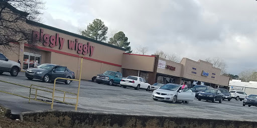 Grocery Store «Piggly Wiggly», reviews and photos, 1010 E 3rd St, Jackson, GA 30233, USA