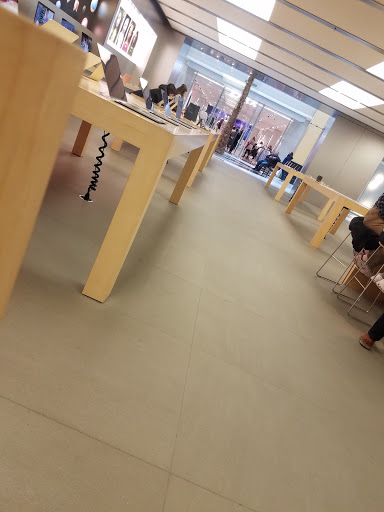 Computer Store «Apple Somerset», reviews and photos, 2800 W Big Beaver Rd, Troy, MI 48084, USA