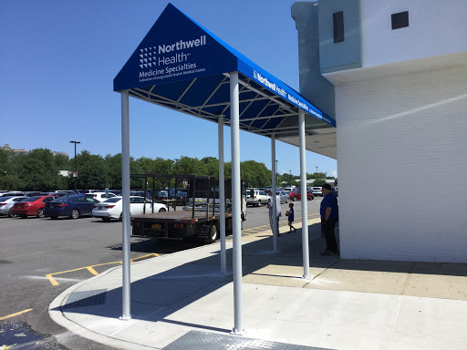 Shopping Mall «Glen Oaks Shopping Center», reviews and photos, 255th St, Glen Oaks, NY 11004, USA