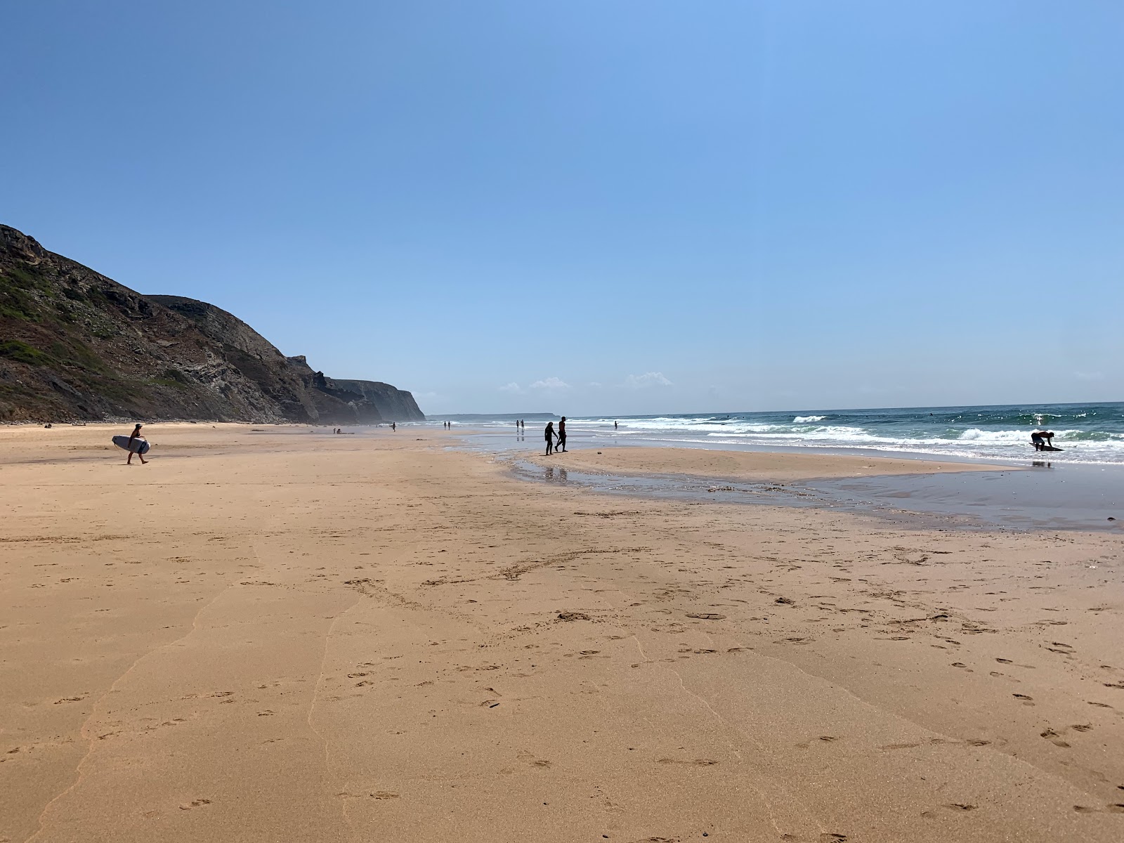Fotografija Vale Figueiras Beach z svetel pesek površino