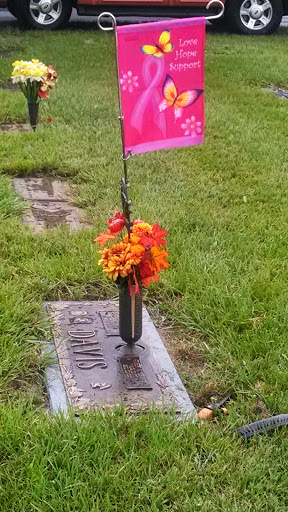 Cemetery «Osceola Memory Gardens - Funeral Homes, Cemetery & Crematory», reviews and photos, 1717 Old Boggy Creek Rd, Kissimmee, FL 34744, USA