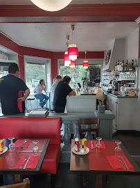 Atmosphère du Restaurant Le relais du carrefour Bistro n17 à La Chapelle-en-Serval - n°10
