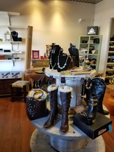 Consignment Shop «Brand Used Thrift And Consignment Shop», reviews and photos, 157 Dolson Ave, Middletown, NY 10940, USA