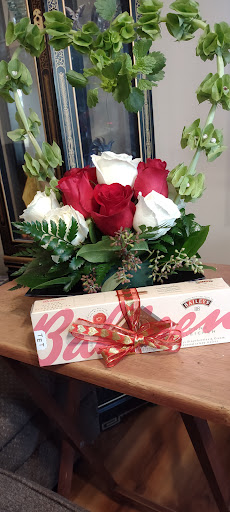 Florist «Myers Florist/Emerald Gardens Flowers», reviews and photos, 2906 Hillsborough Rd, Durham, NC 27705, USA