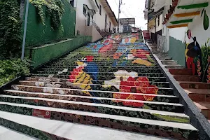 Mural de Escaleras image