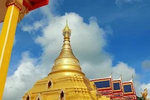 Wat Phra Borommathat Nakhon Chum image