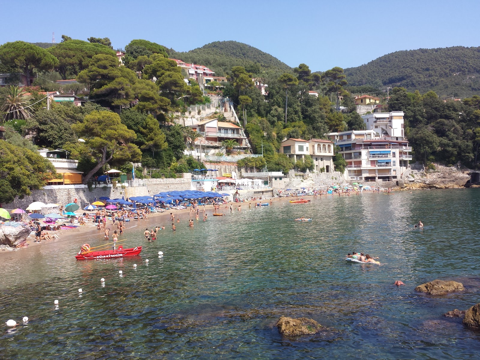 Photo de Spiaggia Fiascherino avec sable brun de surface