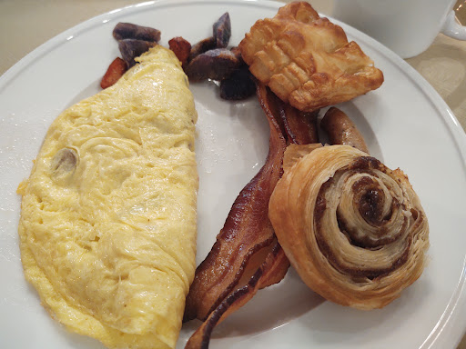 Hotel «Embassy Suites by Hilton Saratoga Springs», reviews and photos, 86 Congress St, Saratoga Springs, NY 12866, USA