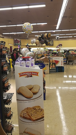 Grocery Store «Safeway», reviews and photos, 5821 Crossroads Cir, Falls Church, VA 22041, USA