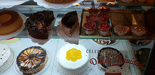 Birthday cakes in Arequipa