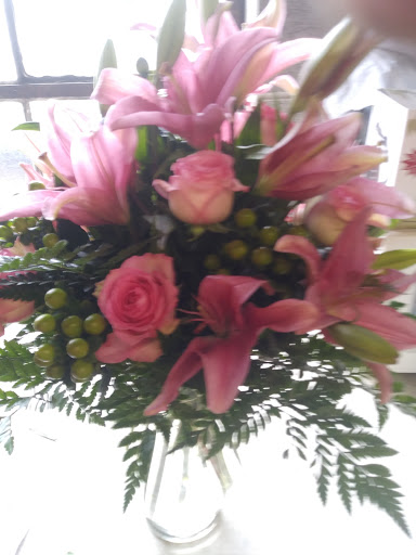 Florist «Springbrook Gardens Florist & Greenhouses», reviews and photos, 23614 Power Rd, Farmington, MI 48336, USA