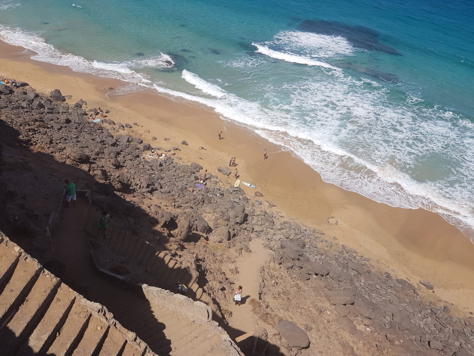 Foto av Playa del Aguila med turkos rent vatten yta