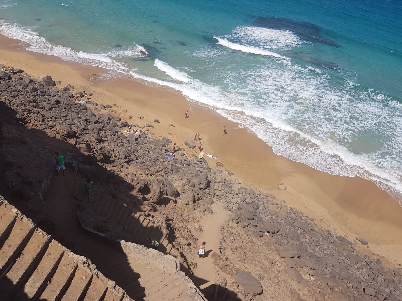 Foto de Playa del Aguila con una costa espaciosa