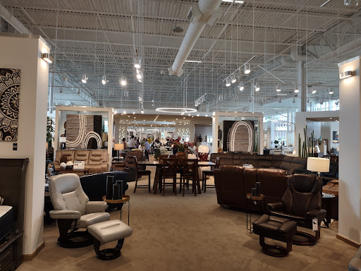 Furniture Store «Rooms To Go Furniture Store - Daytona Beach», reviews and photos, 2375 W International Speedway Blvd, Daytona Beach, FL 32114, USA