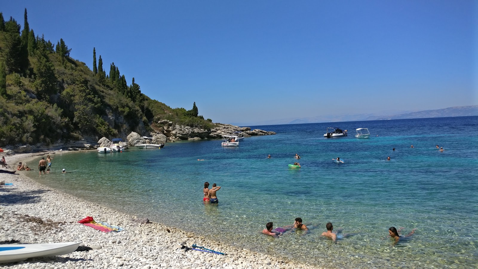 Orkos Beach'in fotoğrafı düz bir kıyı şeridi ile birlikte