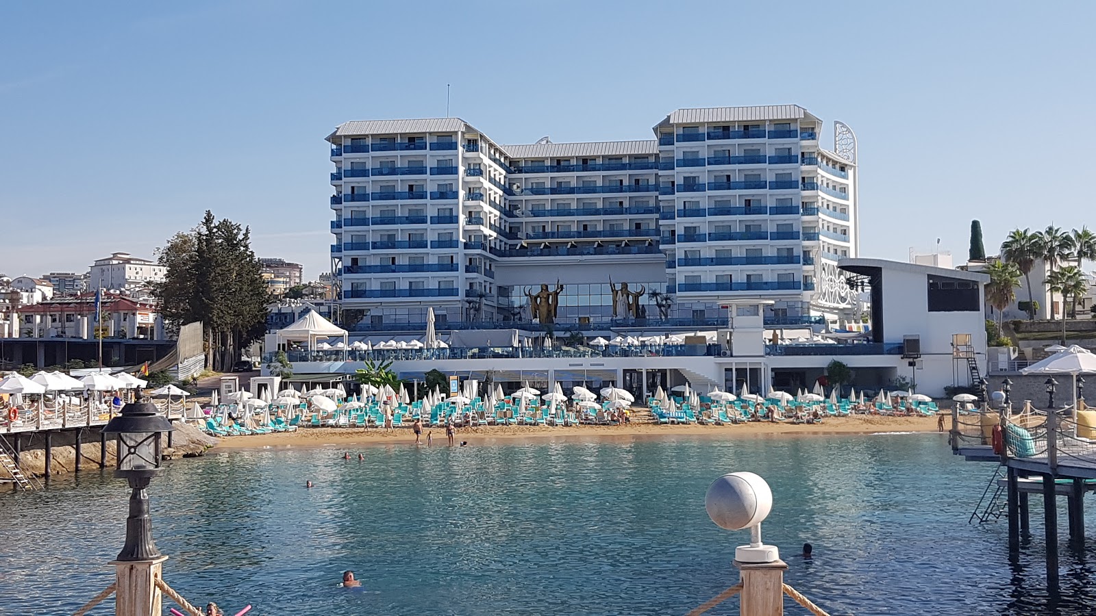 Foto von Avsallar beach II und die siedlung
