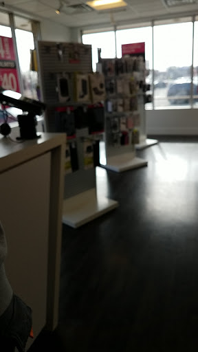 Cell Phone Store «T-Mobile», reviews and photos, 1264 E 14th St, Des Moines, IA 50316, USA