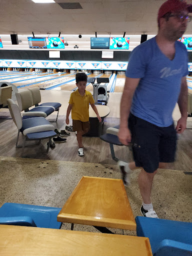 Bowling Alley «Midway Bowling Center», reviews and photos, 1561 Holly Pike, Carlisle, PA 17015, USA