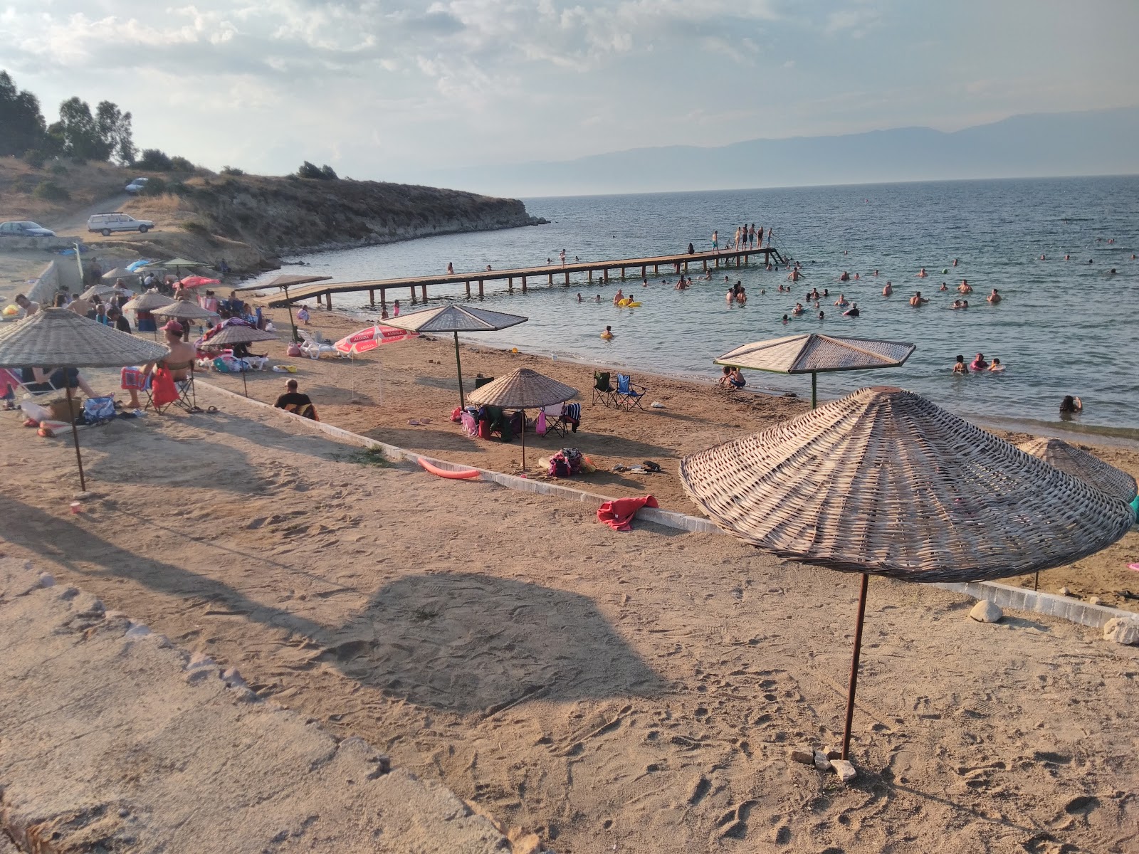 Foto de Sirataslar beach - lugar popular entre os apreciadores de relaxamento