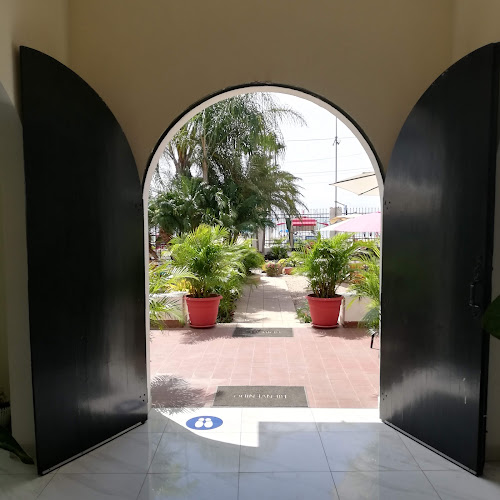 primera planta, Avenida Malecón y Jacinto Benitez Cruz, Playa chipipe, Salinas 240209, Ecuador