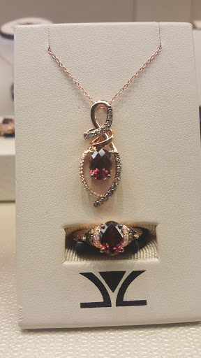 Jewelry Store «Kay Jewelers», reviews and photos, 2893 Town Center Blvd, Fort Mitchell, KY 41017, USA