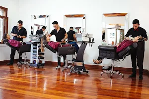 CR SALON PELUQUERIA image