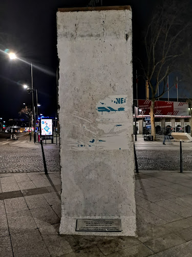 Pan de mur de Berlin à Paris