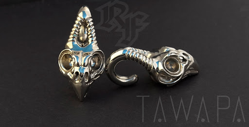 Tattoo Shop «Royal Flesh Tattoo and Piercing», reviews and photos, 4005 N Broadway St, Chicago, IL 60613, USA