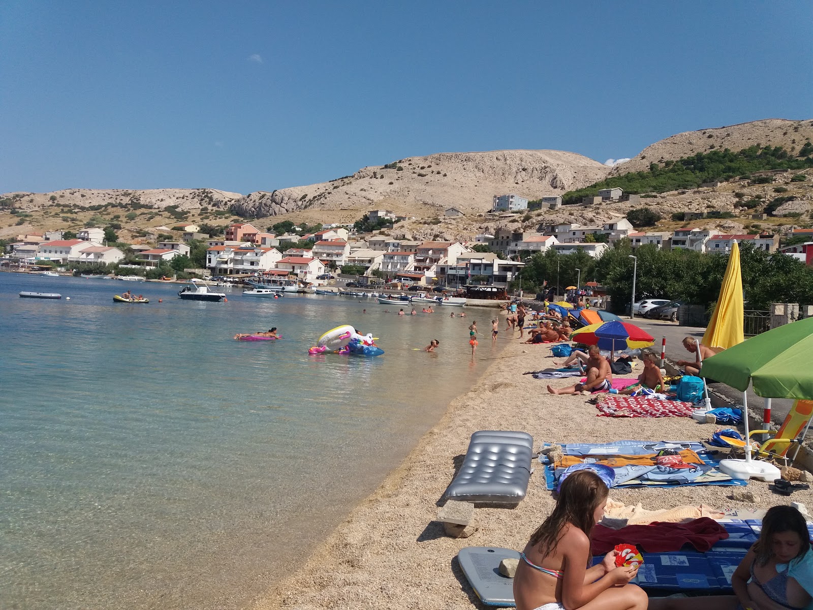 Foto von Metajna beach mit sehr sauber Sauberkeitsgrad