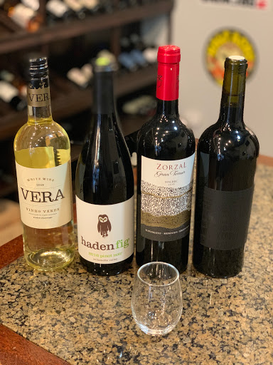 Wine Store «CRAFT - Wine, Beer & Spirits», reviews and photos, 1433 W Belmont Ave, Chicago, IL 60657, USA