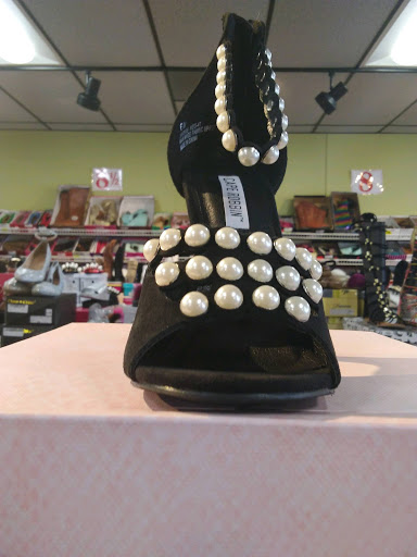 Shoe Store «SHOE! TIME 87», reviews and photos, 8533 S Cottage Grove Ave, Chicago, IL 60619, USA