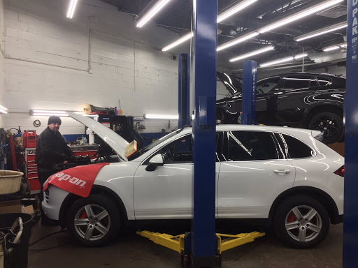 Auto Repair Shop «Hi-Tech Automotive of Wheeling / Car & Truck Repair», reviews and photos, 890 S Milwaukee Ave, Wheeling, IL 60090, USA