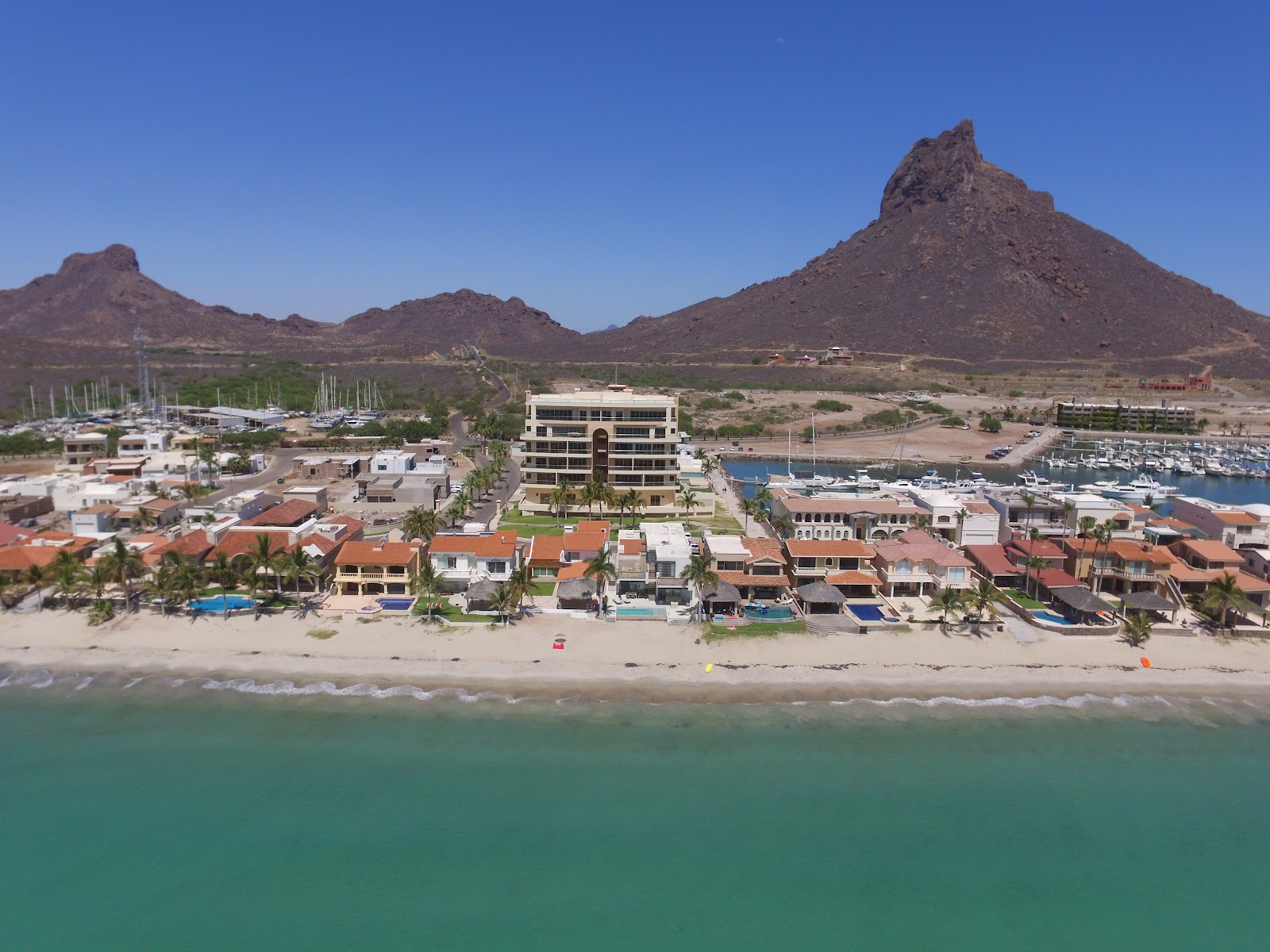 Foto de Marina Real beach - lugar popular entre los conocedores del relax