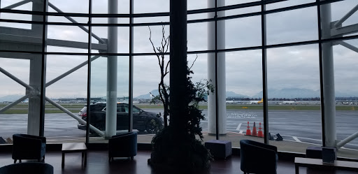 Plane Landmark Aviation by Signature YVR - Vancouver Int'l Airport in Richmond (BC) | CanaGuide