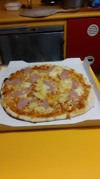 Plats et boissons du Pizzeria Camionette La Pizza Meylanaise - n°2